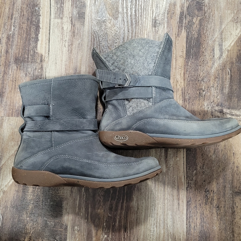 Chaco Castlerock women's gray  boots size 7.5